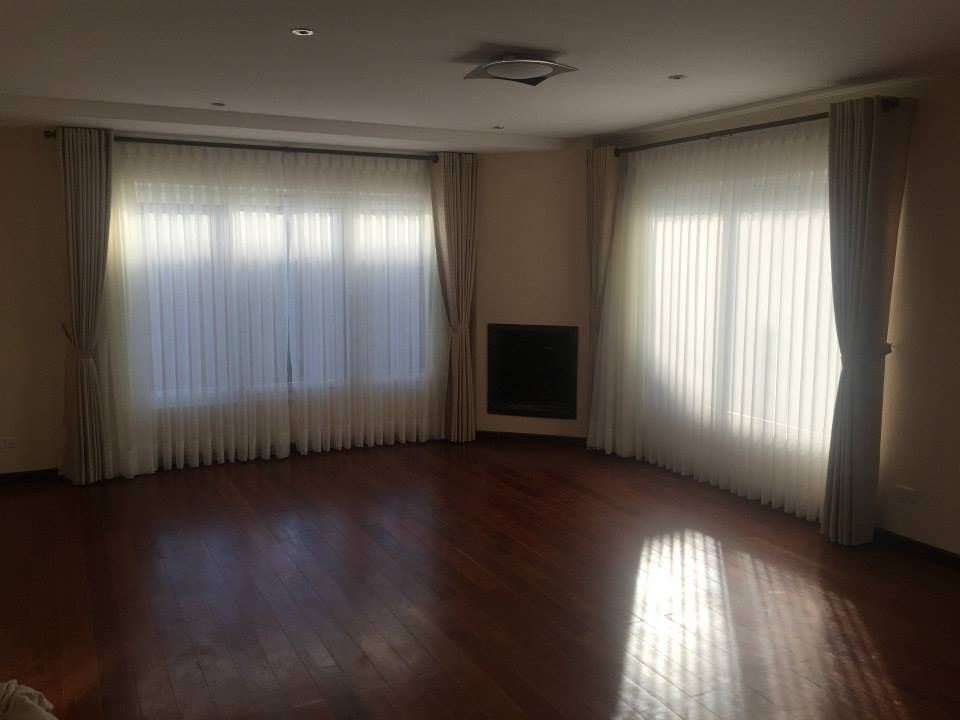 ELEGANTE CASA FINOS ACABADOS ACHUMANI (JURENKO) Elegante casa con